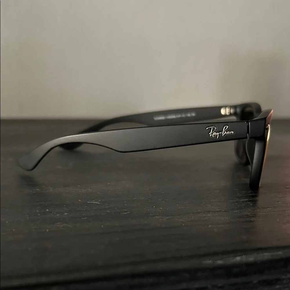 Ray-Ban Wayfarer Matte Black Kids Sunglasses with Reflective Pink Lenses